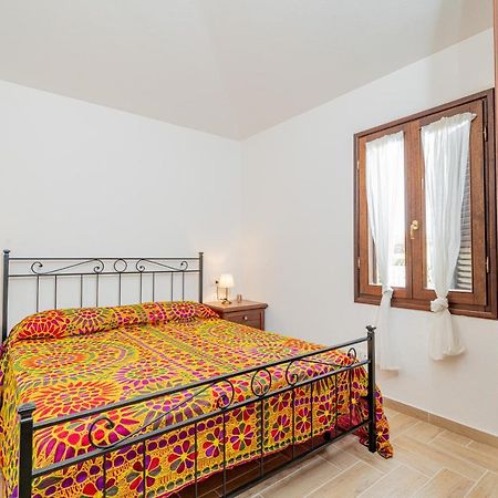 Appartamento Trilocale Le Canne 4 Posti Letto Con Giardino E Posto Auto Privato San Teodoro  Zewnętrze zdjęcie