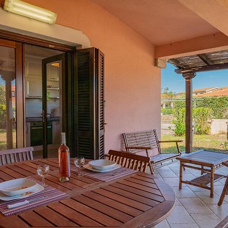 Appartamento Trilocale Le Canne 4 Posti Letto Con Giardino E Posto Auto Privato San Teodoro  Zewnętrze zdjęcie